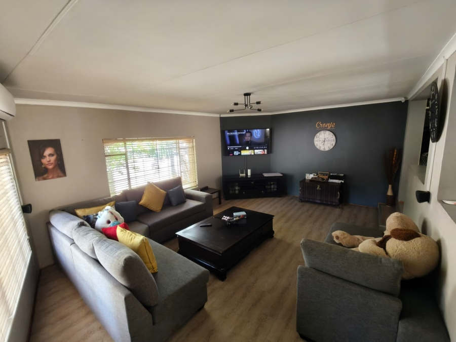3 Bedroom Property for Sale in Safari Gardens North West